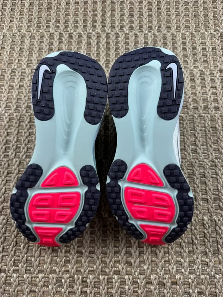 Nike Vomero 18 bike d'occasion — image 4 sur 5