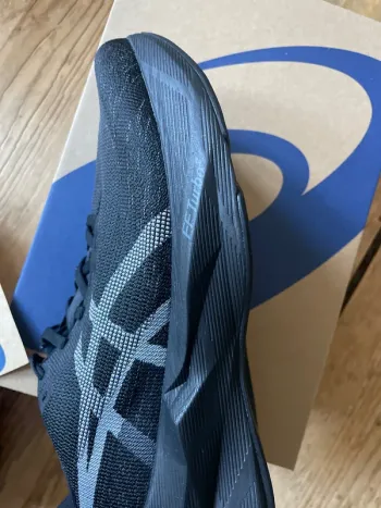 Asics Novablast 6 bike d'occasion — image 3 sur 3