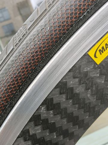 Used Mavic Cosmic SL Carbon Clincher Wheelset bike — image 16 of 17