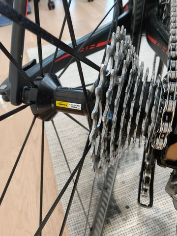 Used Mavic Cosmic SL Carbon Clincher Wheelset bike — image 6 of 17