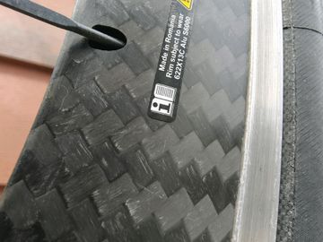 Used Mavic Cosmic SL Carbon Clincher Wheelset bike — image 14 of 17