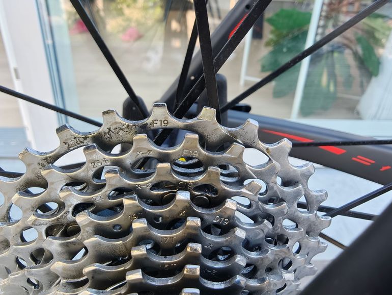 Używany Mavic Cosmic SL Carbon Clincher Wheelset bike — zdjęcie 8 z 10