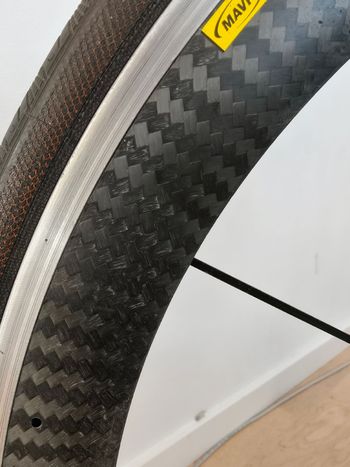 Używany Mavic Cosmic SL Carbon Clincher Wheelset bike — zdjęcie 4 z 10