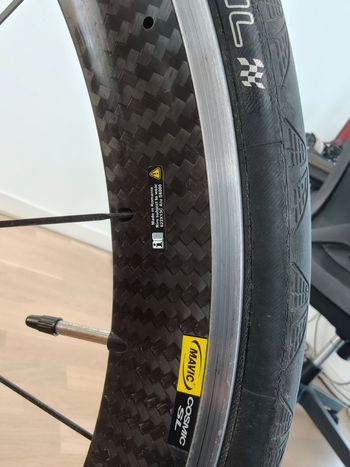 Używany Mavic Cosmic SL Carbon Clincher Wheelset bike — zdjęcie 3 z 10