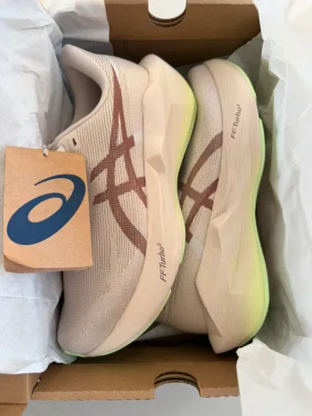 Used Asics Novablast 6 Running Shoes