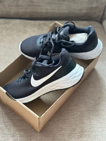 Nike Revolution 6 Running Shoes de segunda mano