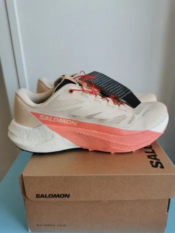 Used Salomon Trailrunning Shoes bike — image 2 of 8