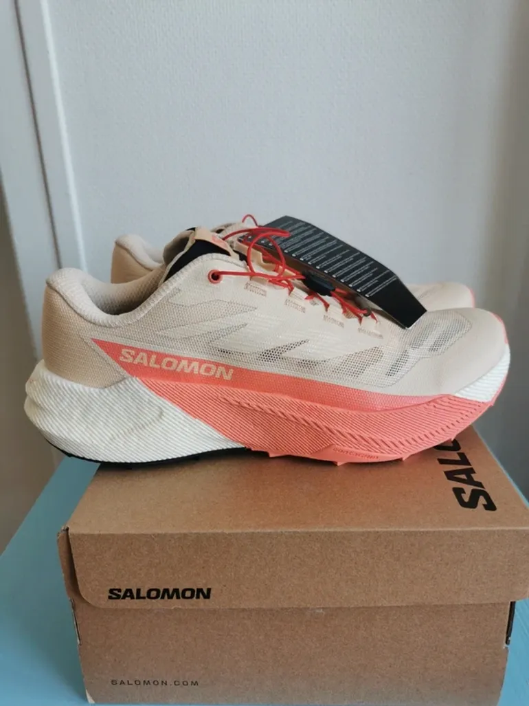 Used Salomon Trailrunning Shoes bike — image 2 of 8