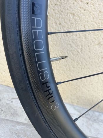 Gebrauchtes Bontrager Carbon Wheel 2025 bike — Bild 2 von 7
