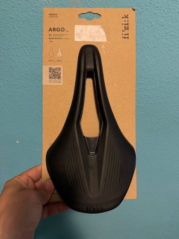 Tweedehands Fizik Argo Vento R1 2025 Saddles & Seatposts