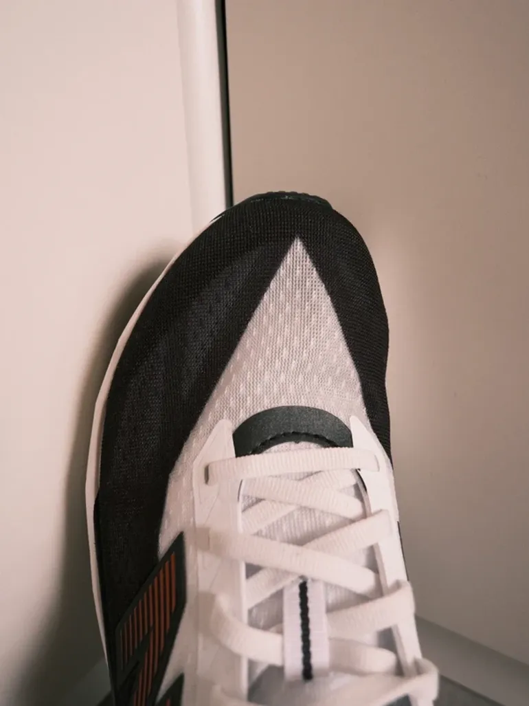 Used New Balance FuelCell Rebel v5 bike — image 4 of 7