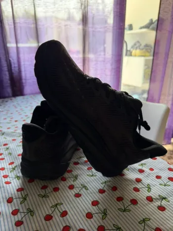 Used Hoka Clifton 9 Running Shoes