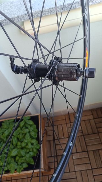 Used Mavic Aksium Race bike — image 4 of 6