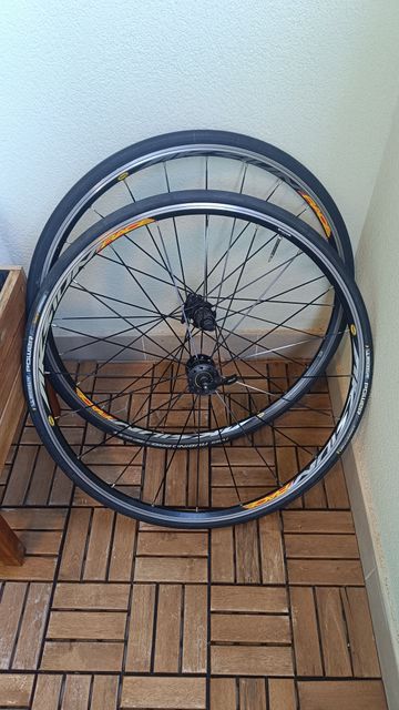 Used Mavic Aksium Race bike — image 5 of 6