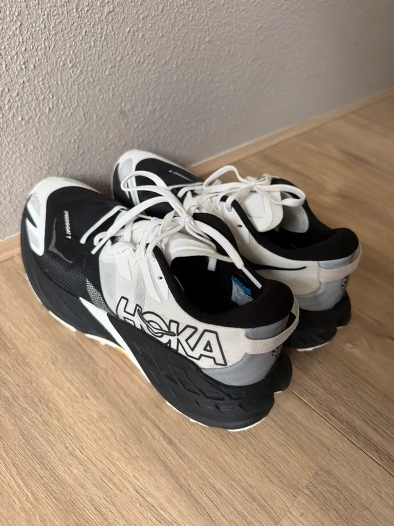 Used Hoka Speedgoat 7 bike — image 2 of 4