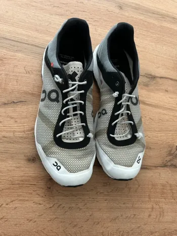 Tweedehands On Running Schuhe Running Shoes