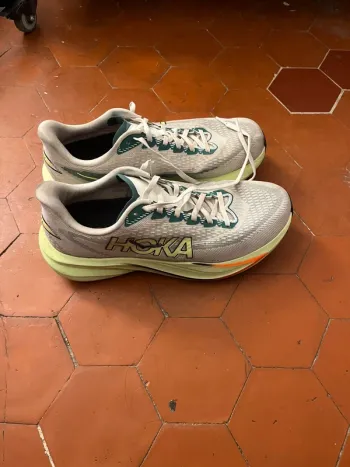 Used Hoka Mach 7 Running Shoes