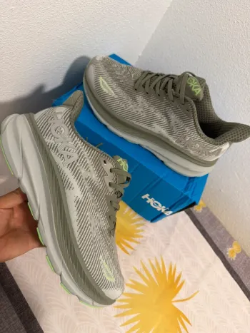 Used Hoka Clifton 9 Running Shoes