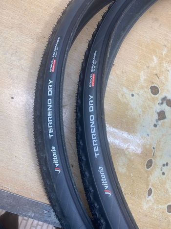 Vittoria Terreno Dry Tyres & Tubes usato