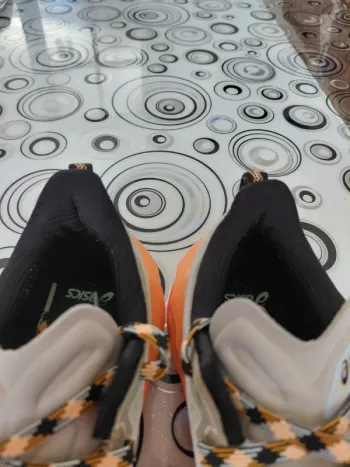 Used Asics Novablast 4 TR bike — image 4 of 6