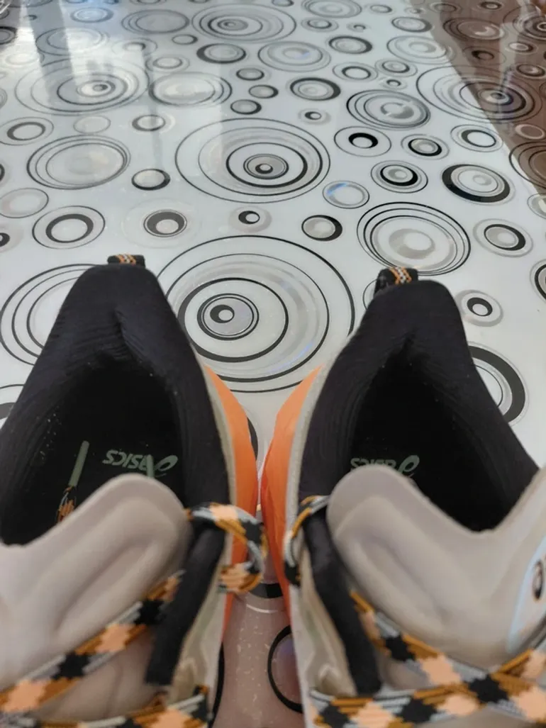 Used Asics Novablast 4 TR bike — image 4 of 6