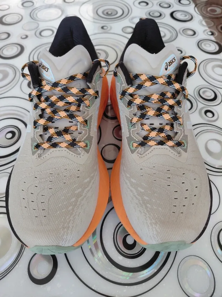 Used Asics Novablast 4 TR bike — image 2 of 6