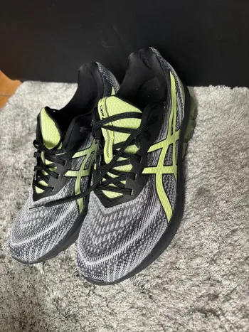 Used Asics GEL Quantum 180 VII Running Shoes