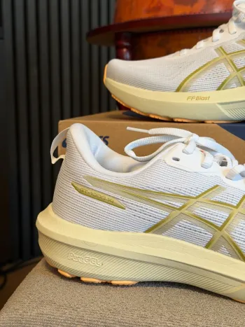 Used Asics GT1000 14 bike — image 2 of 4