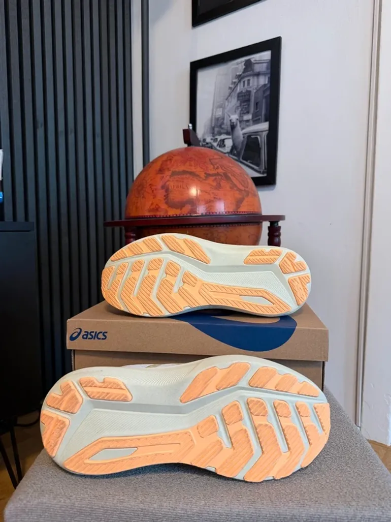 Used Asics GT1000 14 bike — image 3 of 4