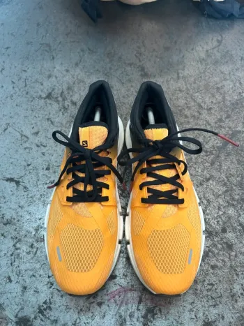 Used Salomon Trailrunning Shoes bike — image 3 of 10