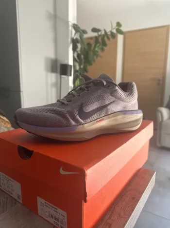 Used Nike Winflo 11 Running Shoes