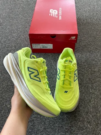 Used New Balance M1080 Running Shoes