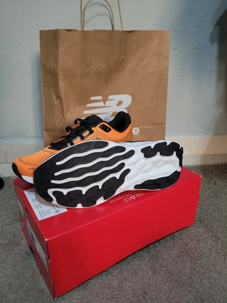 Used New Balance Fresh Foam 680 v8 bike — image 2 of 5