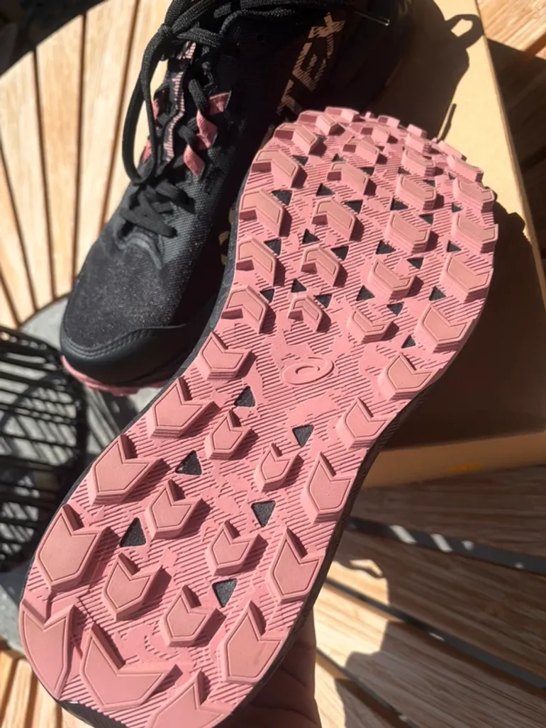 Used Asics Gel-Sonoma 8 GTX bike — image 4 of 8
