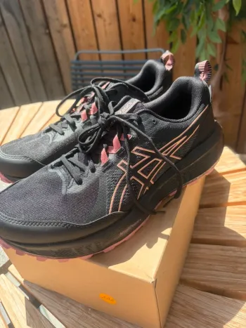 Used Asics Gel-Sonoma 8 GTX bike — image 2 of 8
