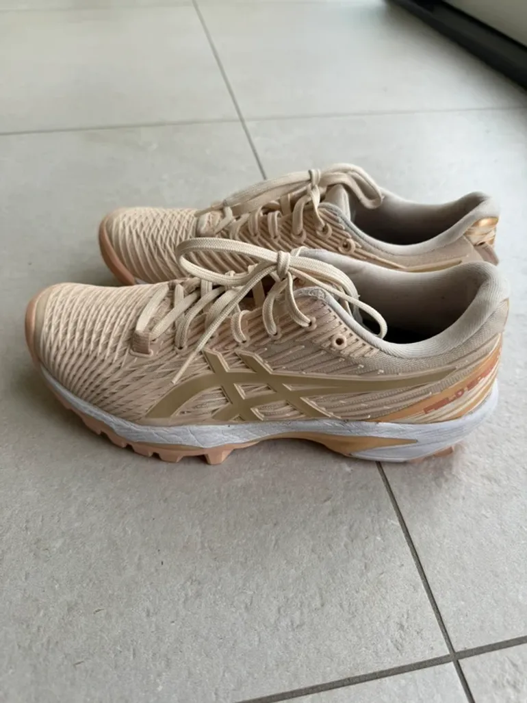 Used Asics hockeyshoen bike — image 3 of 7