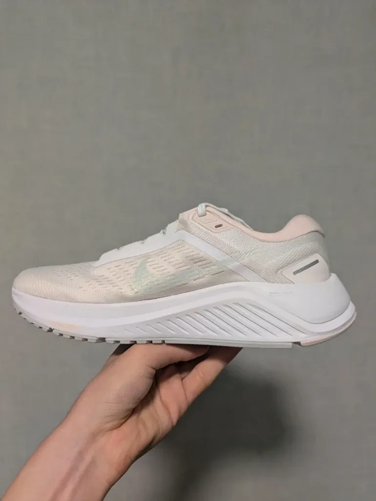 Used White Air Zoom Structure 24 bike — image 3 of 8