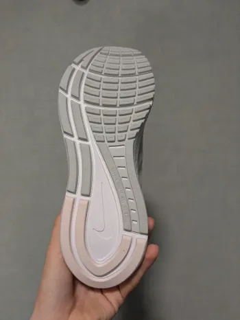 Used White Air Zoom Structure 24 bike — image 5 of 8