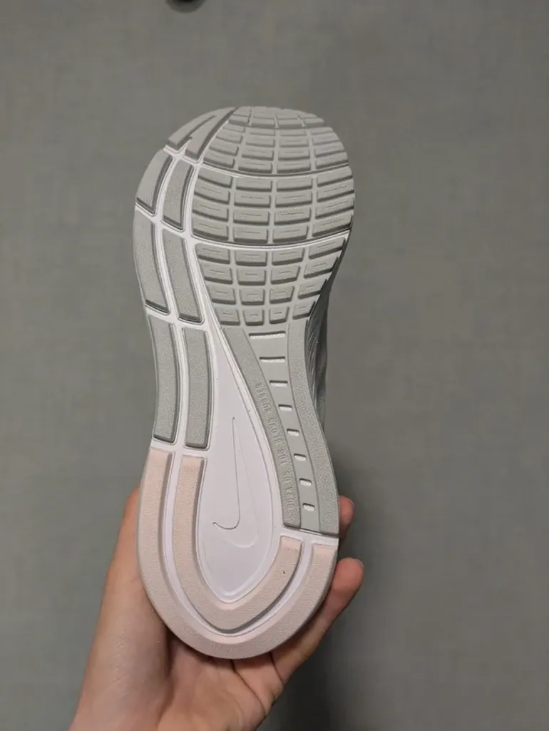Used White Air Zoom Structure 24 bike — image 5 of 8