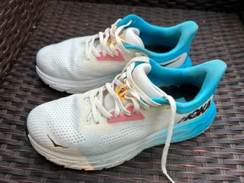 Used Hoka Arahi 7 Running Shoes