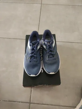 Used Saucony Axon Running Shoes