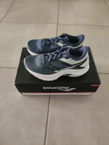 Used Saucony Axon bike — image 2 of 3