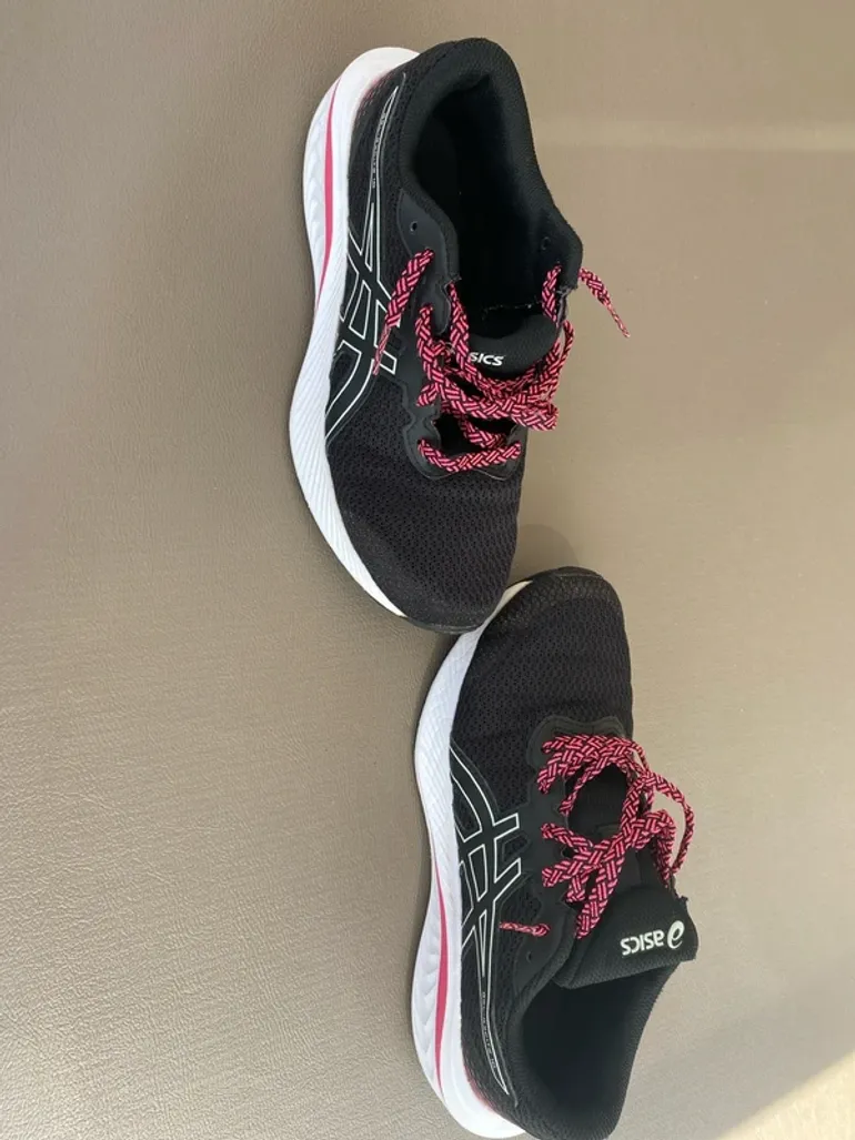 Used Asics Running Shoes bike — image 2 of 6