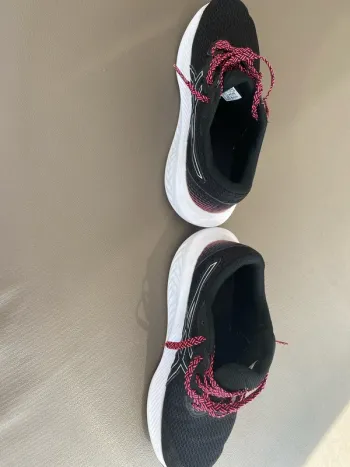 Used Asics Running Shoes bike — image 3 of 6