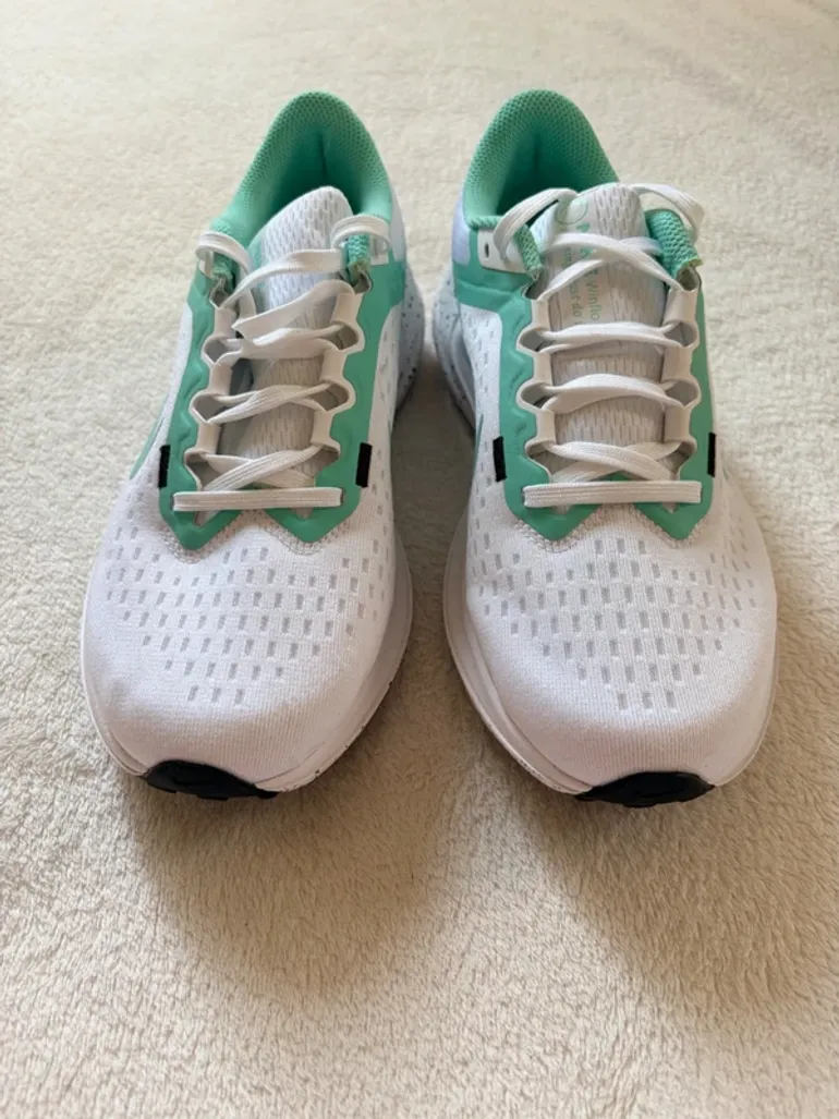 Used White Nike Winflo 10 bike — image 2 of 9