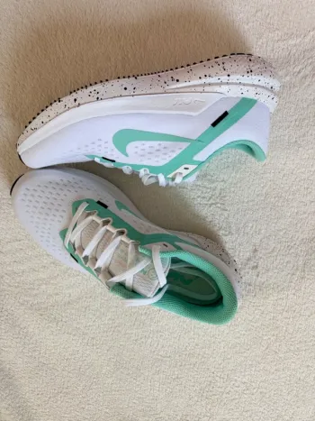 Used White Nike Winflo 10 bike — image 6 of 9