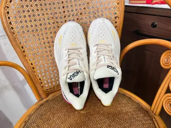 Used Hoka Laufschuhe weiß bike — image 3 of 4