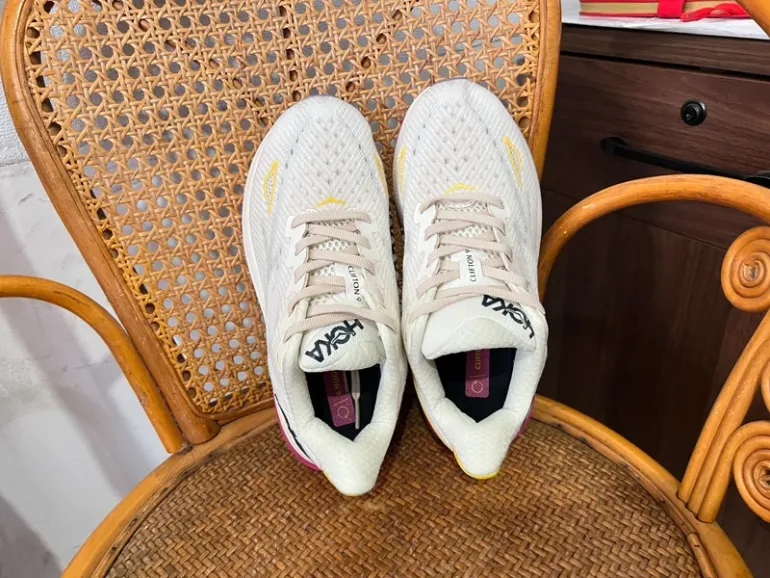 Used Hoka Laufschuhe weiß bike — image 3 of 4
