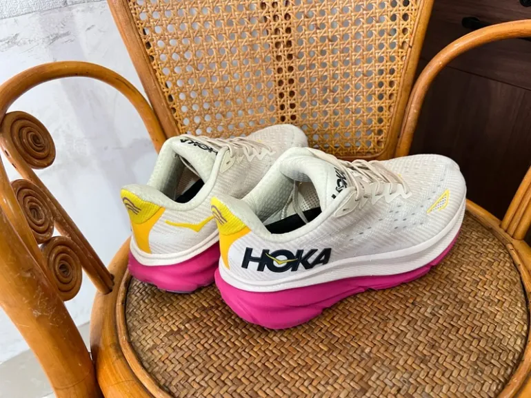Used Hoka Laufschuhe weiß bike — image 4 of 4