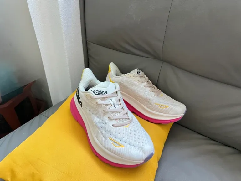 Used Hoka Laufschuhe weiß bike — image 3 of 4